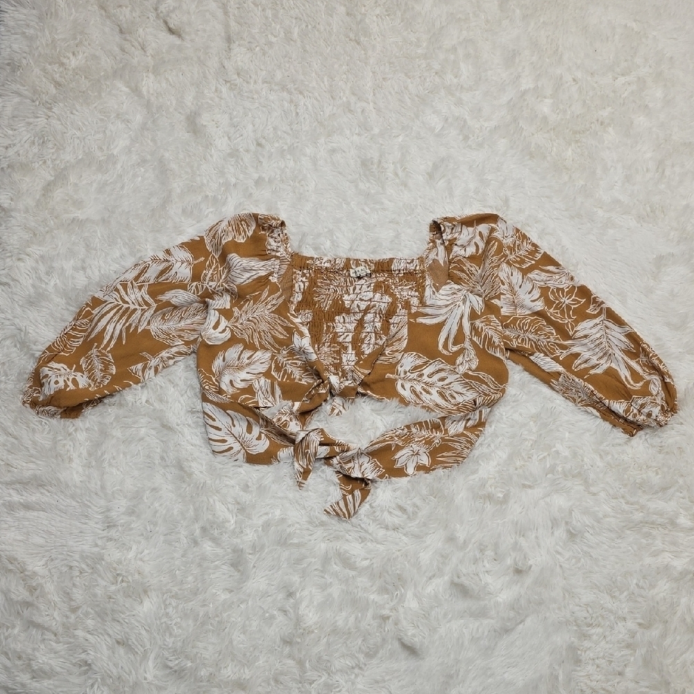 Moon River Cropped Tie Front Brown & White Floral Top. Size S